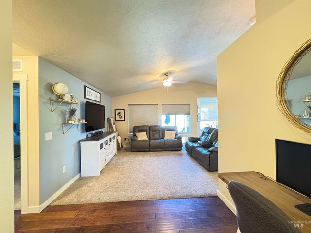 739 S Hemingway Ave, Boise, ID 83709