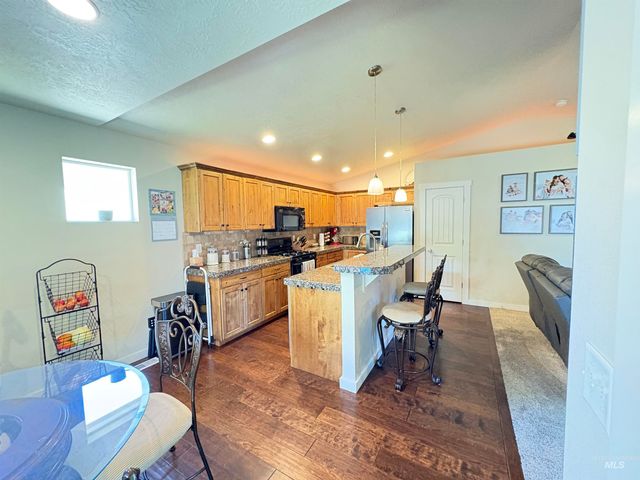 739 S Hemingway Ave, Boise, ID 83709