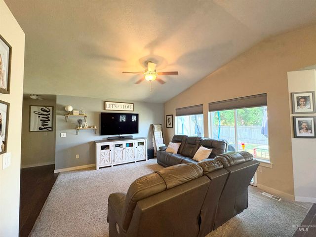 739 S Hemingway Ave, Boise, ID 83709
