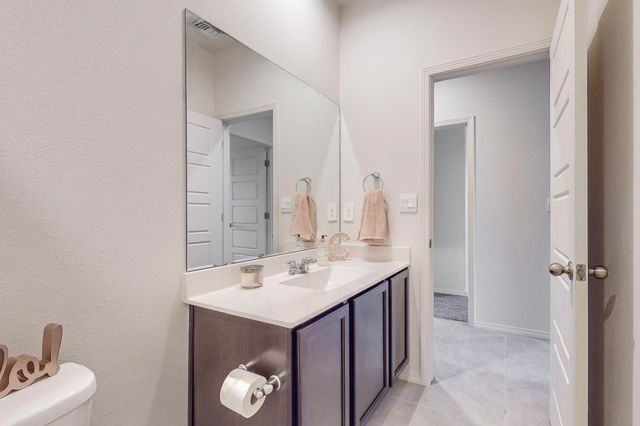 1820 Villa Contesa Loop NW, Los Lunas, NM 87031