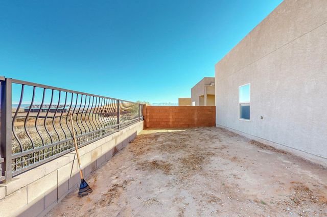1820 Villa Contesa Loop NW, Los Lunas, NM 87031