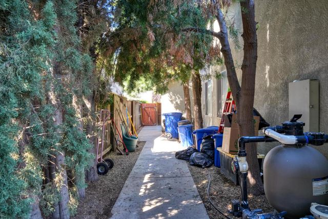 1812 Legend Dr, Modesto, CA 95357