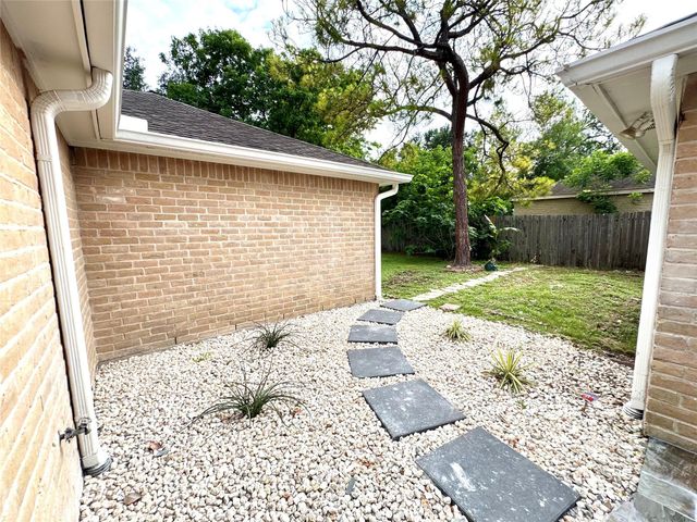 14307 Piping Rock, Houston, TX 77077