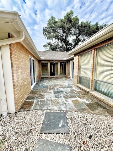 14307 Piping Rock, Houston, TX 77077