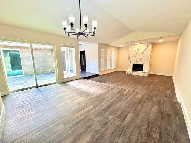 14307 Piping Rock, Houston, TX 77077