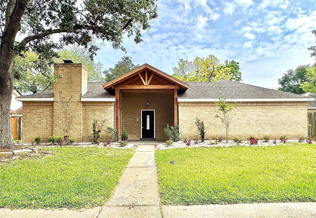 14307 Piping Rock, Houston, TX 77077