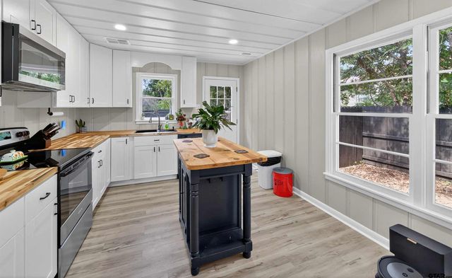 105 Holcomb, Frankston, TX 75763