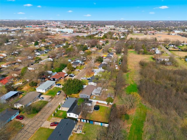 2600 S 24th Street, Waco, TX 76706