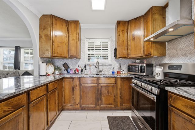 2600 S 24th Street, Waco, TX 76706