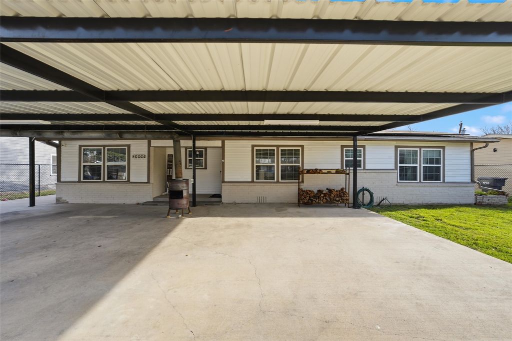 2600 S 24th Street, Waco, TX 76706