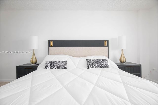 5555 Collins Ave 14U, Miami Beach, FL 33140
