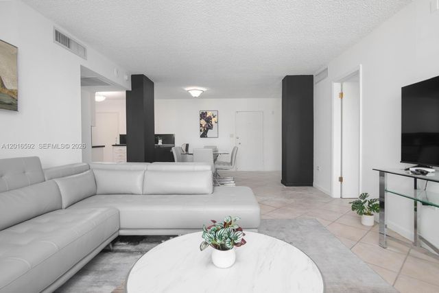 5555 Collins Ave 14U, Miami Beach, FL 33140