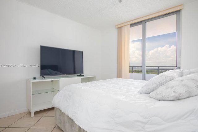 5555 Collins Ave 14U, Miami Beach, FL 33140