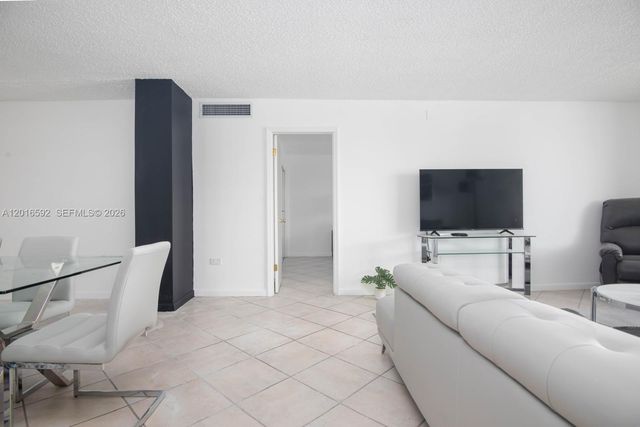 5555 Collins Ave 14U, Miami Beach, FL 33140