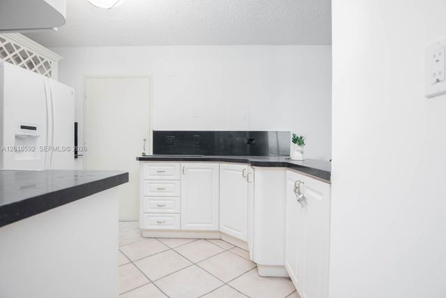 5555 Collins Ave 14U, Miami Beach, FL 33140