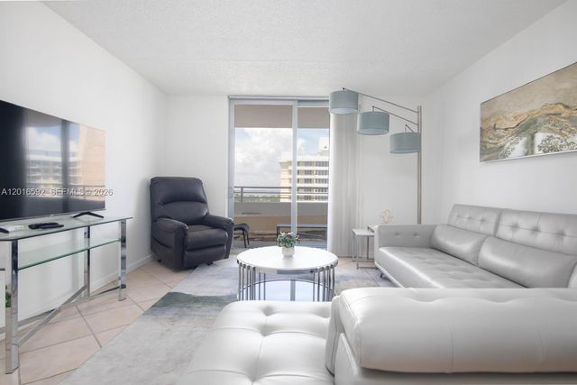 5555 Collins Ave 14U, Miami Beach, FL 33140
