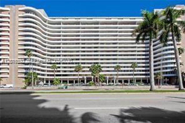 5555 Collins Ave 14U, Miami Beach, FL 33140