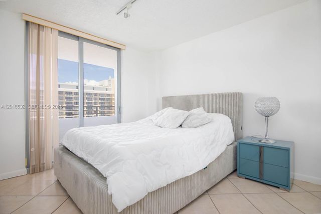 5555 Collins Ave 14U, Miami Beach, FL 33140
