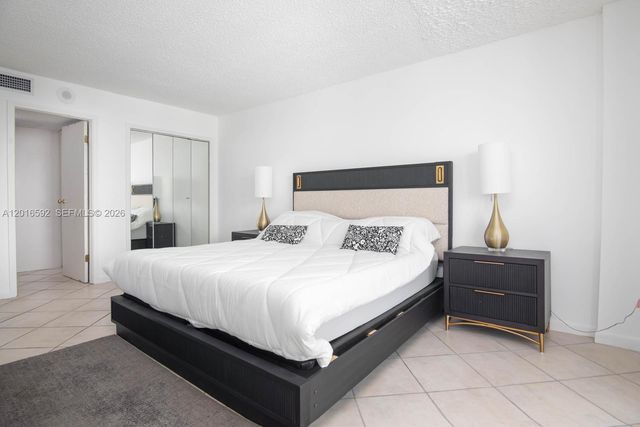 5555 Collins Ave 14U, Miami Beach, FL 33140