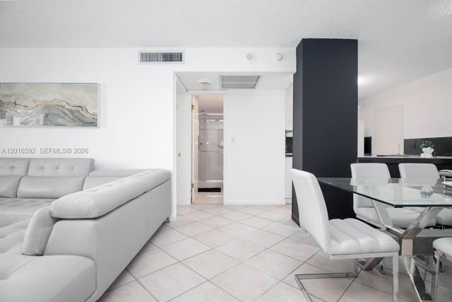 5555 Collins Ave 14U, Miami Beach, FL 33140