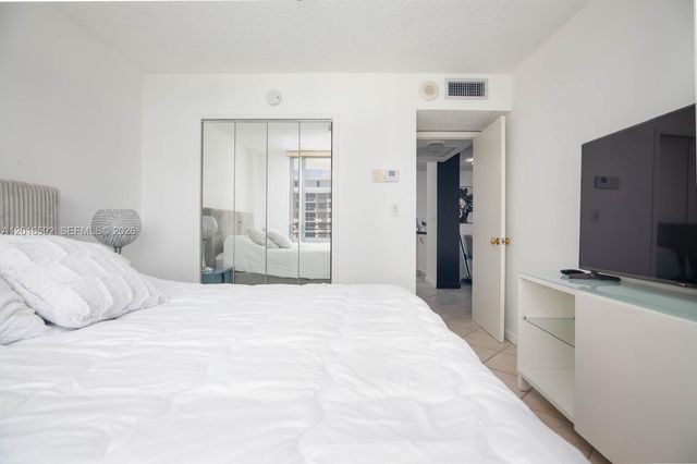 5555 Collins Ave 14U, Miami Beach, FL 33140