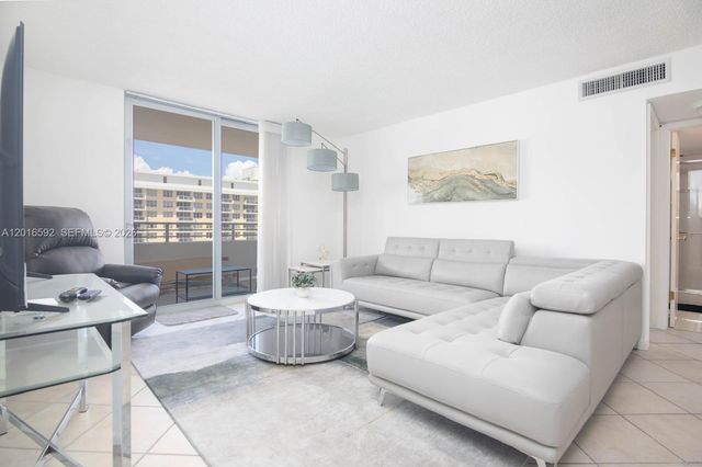 5555 Collins Ave 14U, Miami Beach, FL 33140