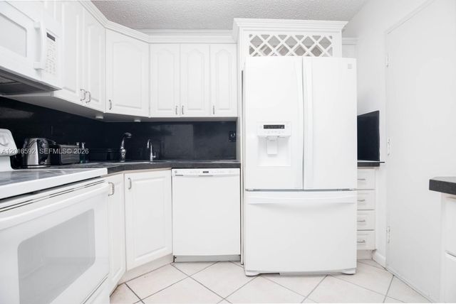 5555 Collins Ave 14U, Miami Beach, FL 33140