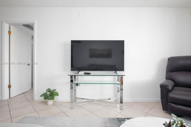 5555 Collins Ave 14U, Miami Beach, FL 33140
