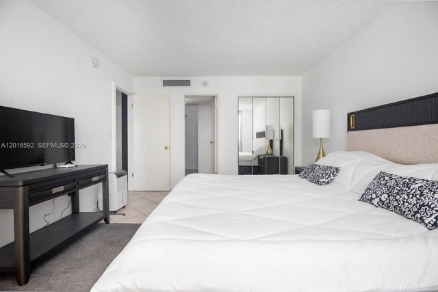 5555 Collins Ave 14U, Miami Beach, FL 33140