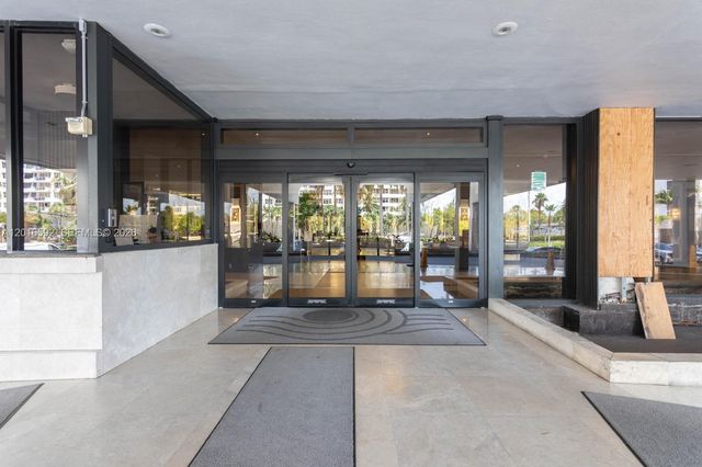 5555 Collins Ave 14U, Miami Beach, FL 33140