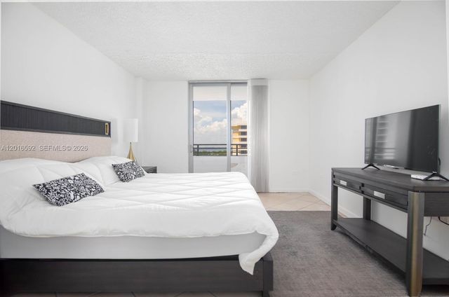 5555 Collins Ave 14U, Miami Beach, FL 33140