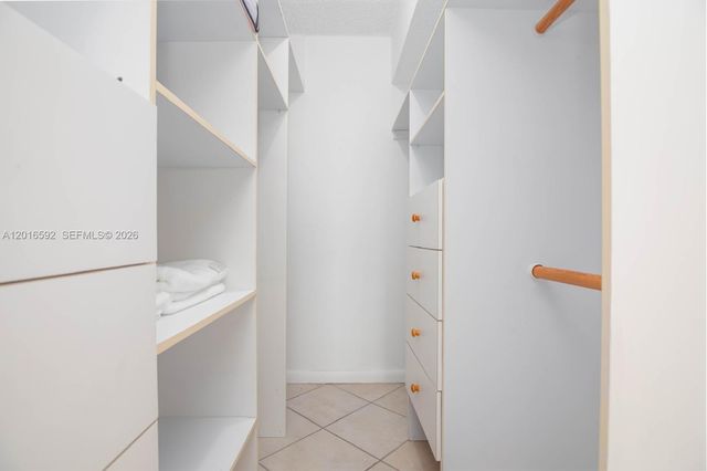 5555 Collins Ave 14U, Miami Beach, FL 33140