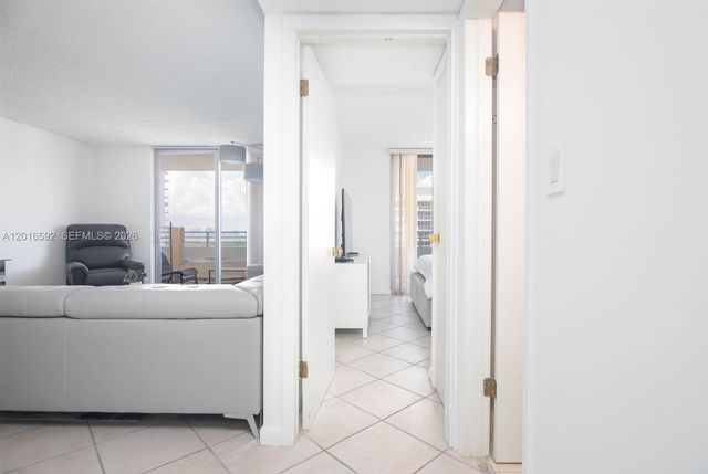 5555 Collins Ave 14U, Miami Beach, FL 33140