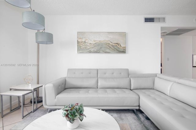 5555 Collins Ave 14U, Miami Beach, FL 33140