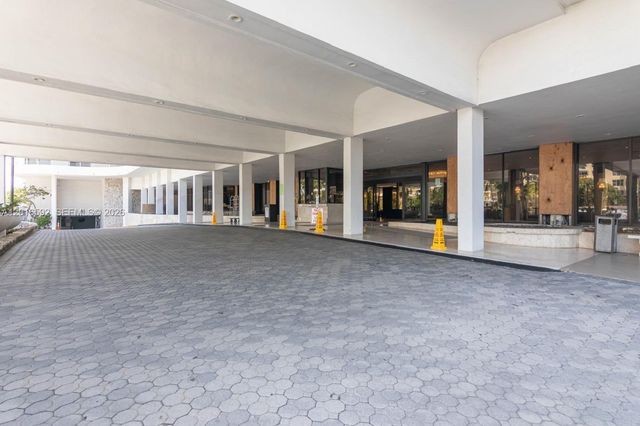 5555 Collins Ave 14U, Miami Beach, FL 33140