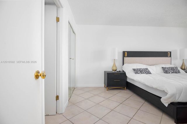 5555 Collins Ave 14U, Miami Beach, FL 33140