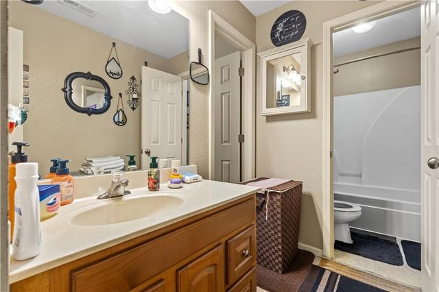 10563 E 46th Terrace, Kansas City, MO 64133