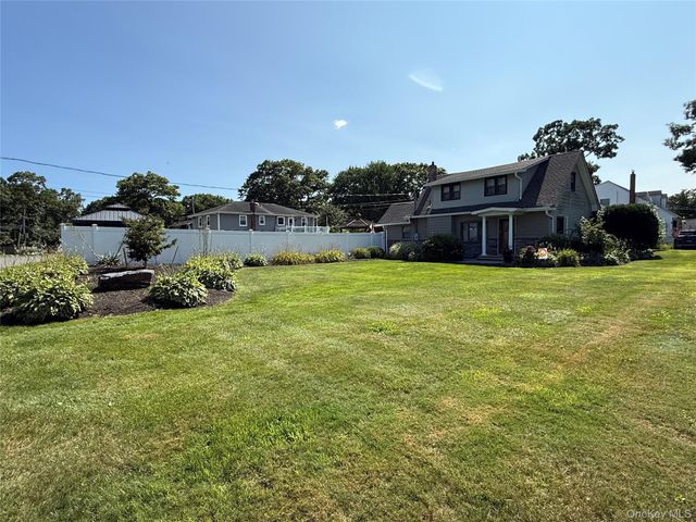 70 Lake Promenade, Ronkonkoma, NY 11779