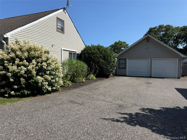 70 Lake Promenade, Ronkonkoma, NY 11779