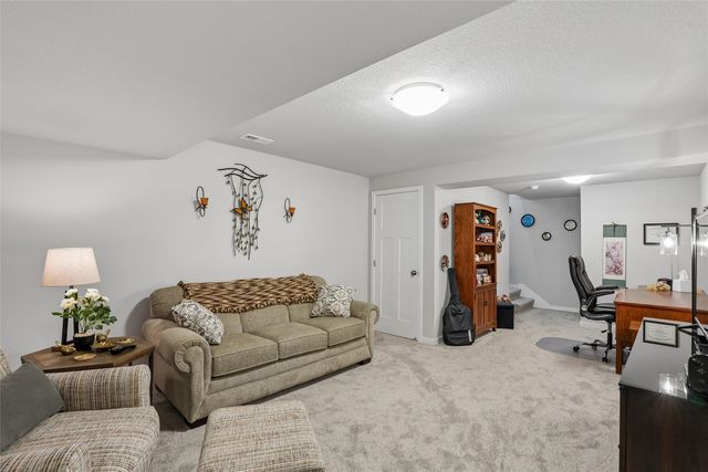1730 Willow Court, Norwalk, IA 50211