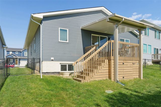 1730 Willow Court, Norwalk, IA 50211