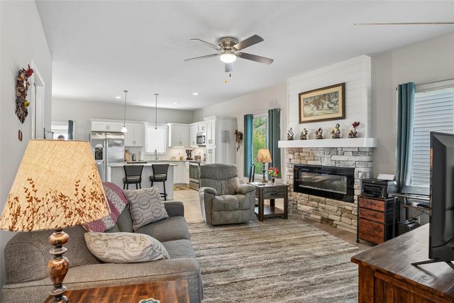1730 Willow Court, Norwalk, IA 50211