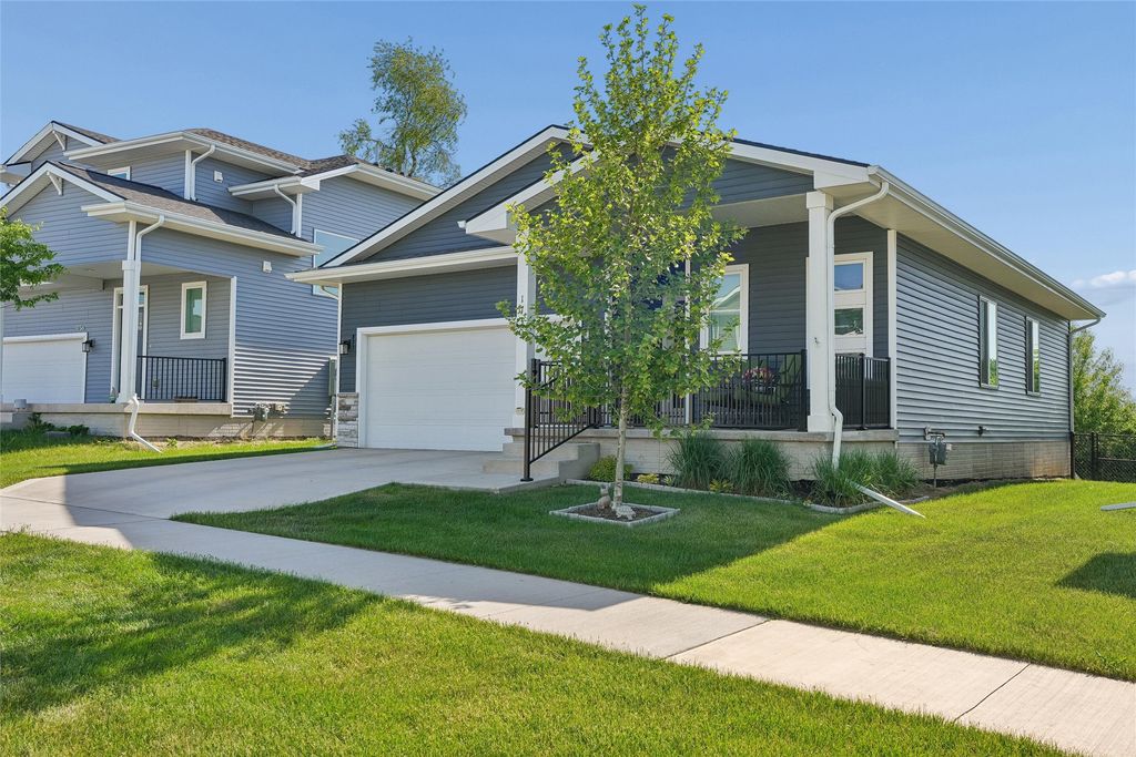1730 Willow Court, Norwalk, IA 50211