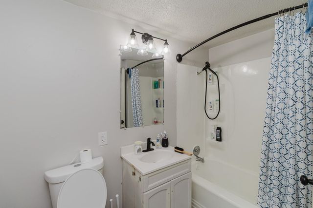 530-532 S Lulu Ave, Wichita, KS 67211