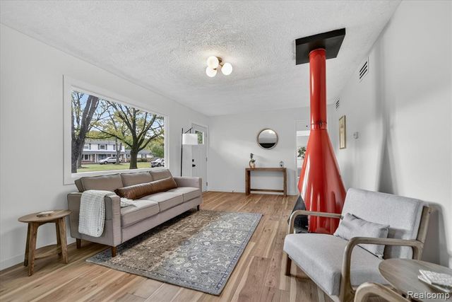 1609 Gilcrest Avenue, East Lansing, MI 48823