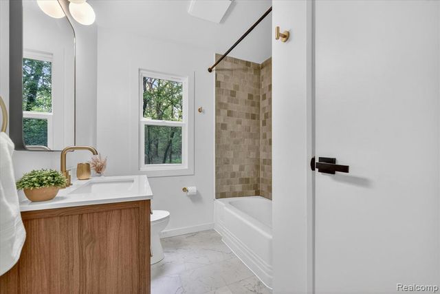 1609 Gilcrest Avenue, East Lansing, MI 48823