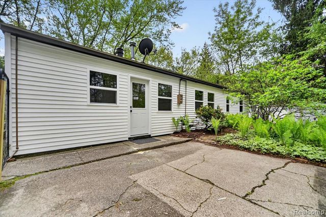 1609 Gilcrest Avenue, East Lansing, MI 48823
