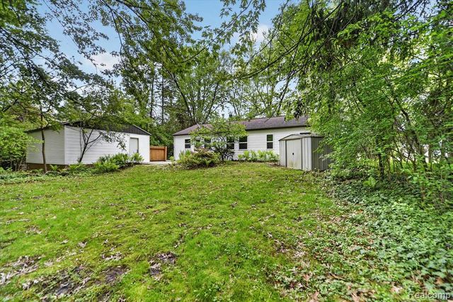 1609 Gilcrest Avenue, East Lansing, MI 48823