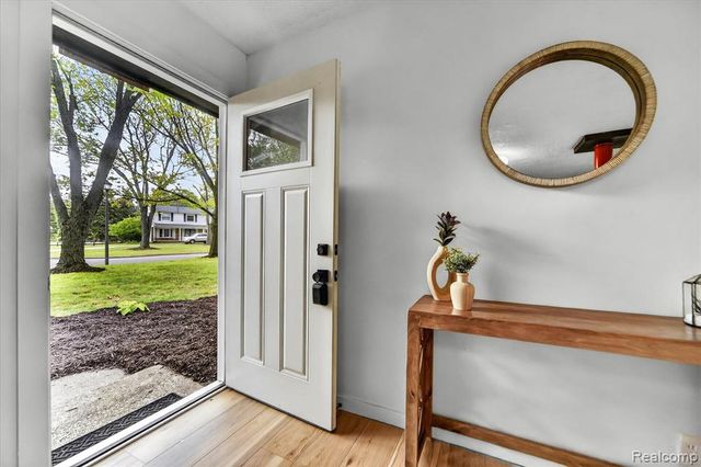 1609 Gilcrest Avenue, East Lansing, MI 48823