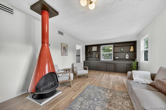 1609 Gilcrest Avenue, East Lansing, MI 48823